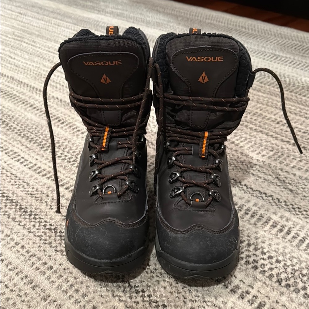 Vasque Men’s Size 8 Waterproof Leather Insulated 400 gram ultra dry hiking boots